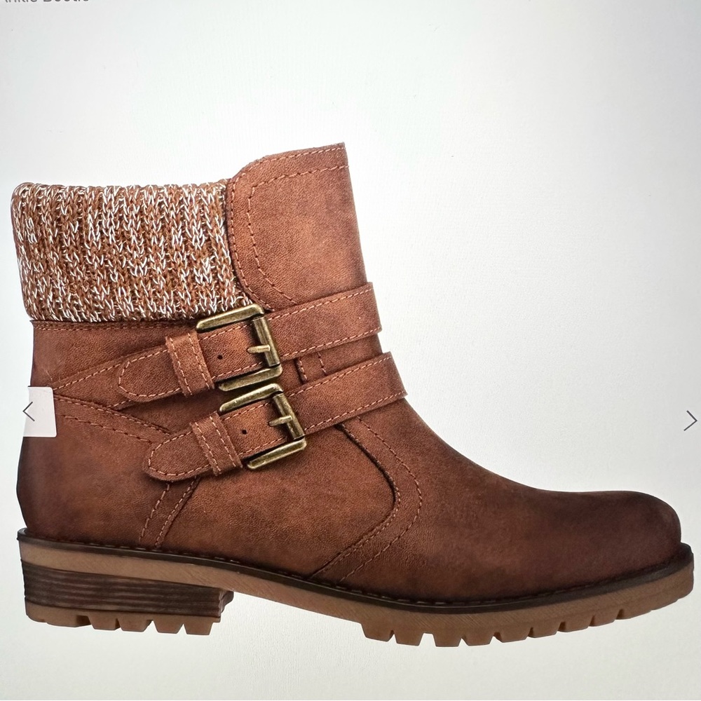 NWT GC Valli Brown Ankle Bootie